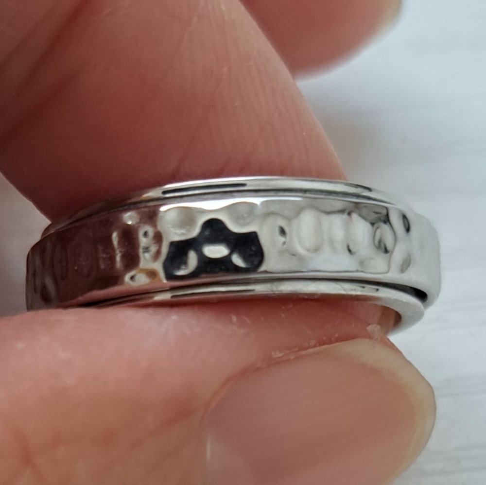 Speedy spinner ring in platinum over sterling silver Size 7